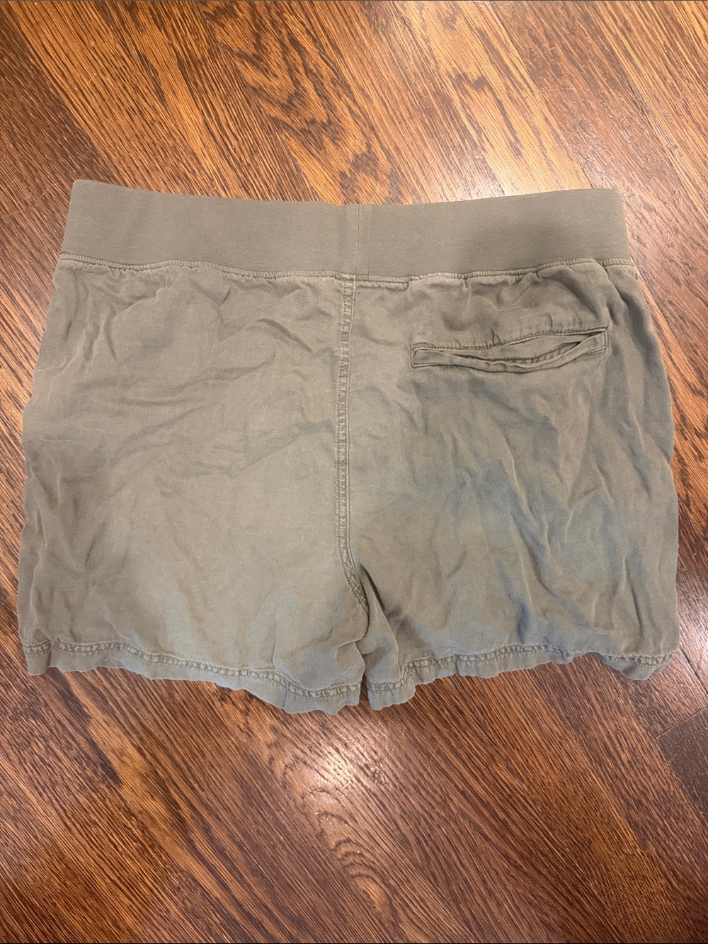 Faherty Olive Green Arlie Shorts with Elastic Waistband - Picture 4 of 6